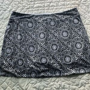 Skort woman’s size XL “Lola” brand black & white.
